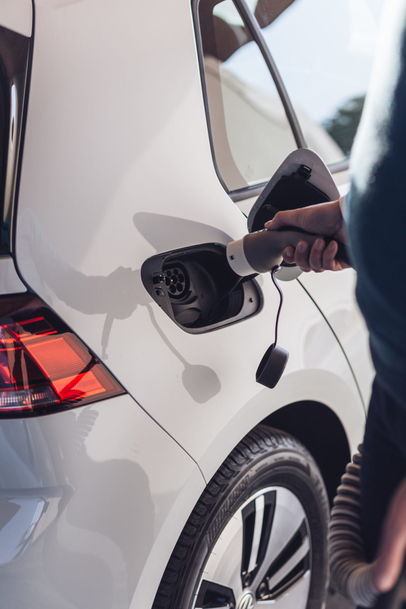 Auto laden met spiraalkabel
