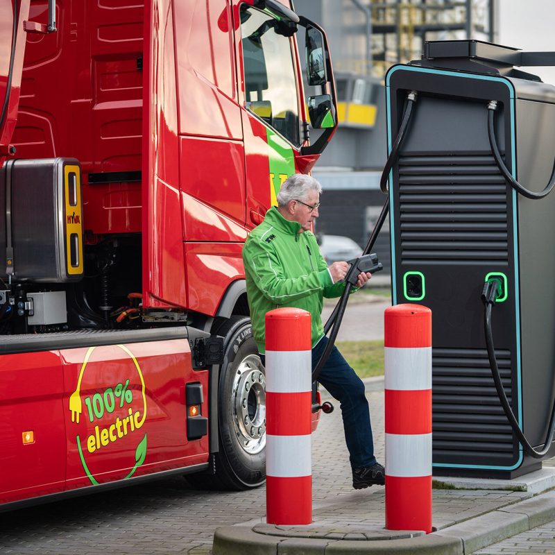 Laadplein voor trucks bij NijWa in Zwolle.