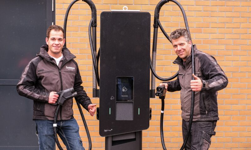 Inbedrijfstelling hypercharger HYC 50 snellader Reggewoon